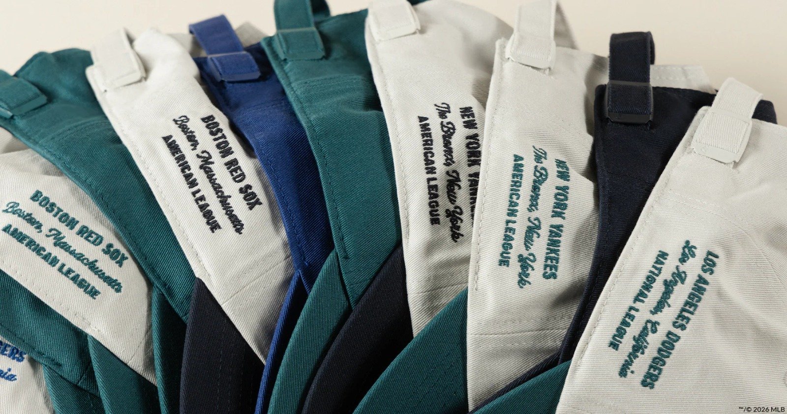 Visera blanca deportiva